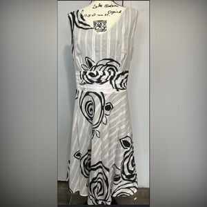 22W- Black and White Cato Floral Dress 090